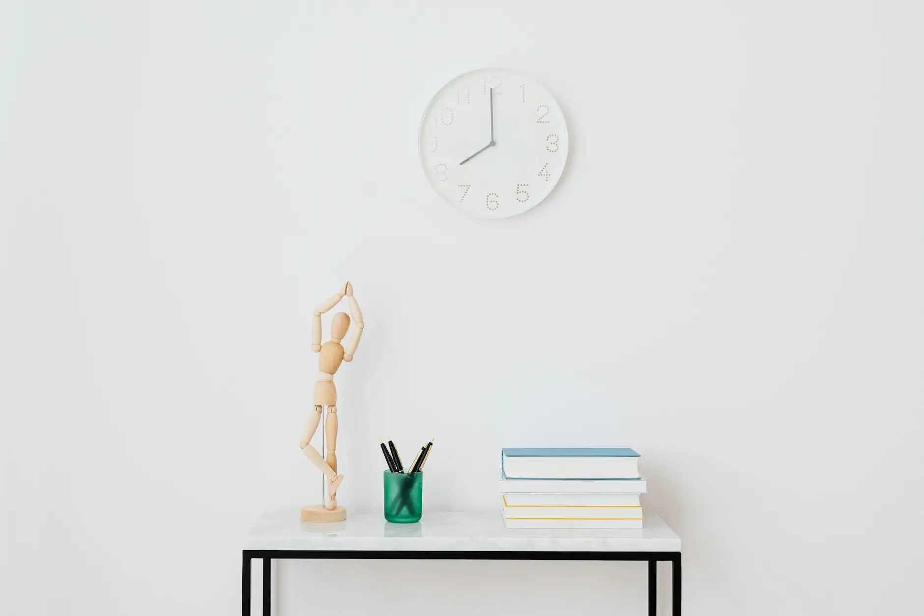 How to Organize Cables and Wires in Your Home Office